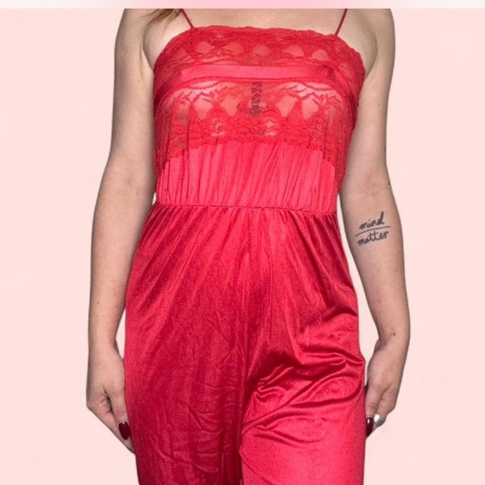 Elegant Red Lace Sleepwear